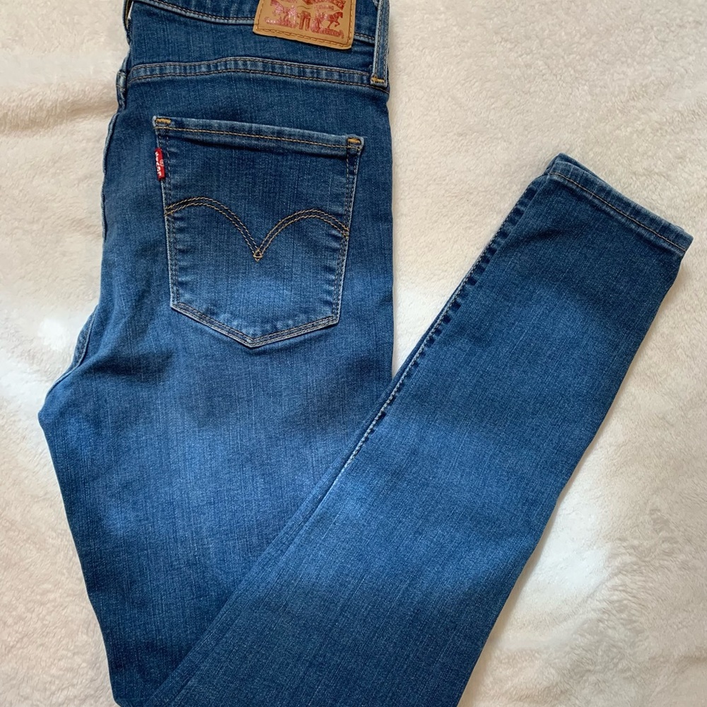 Levi’s blue skinny jeans